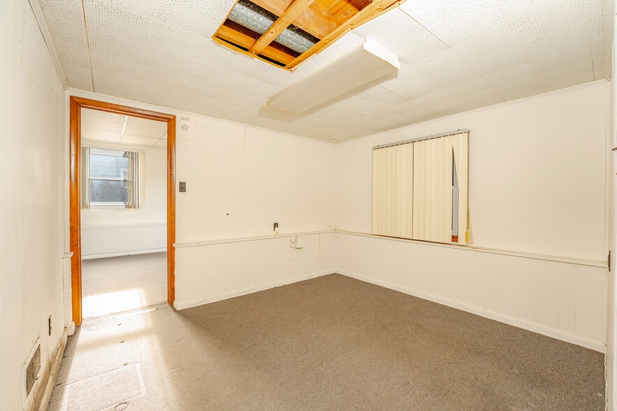 More Photos Of 98 New Rd, Somers Point Showroom For Sale