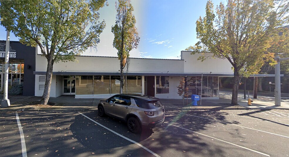 More Photos Of 1001-1005 Broadway St, Vancouver Freestanding For Lease