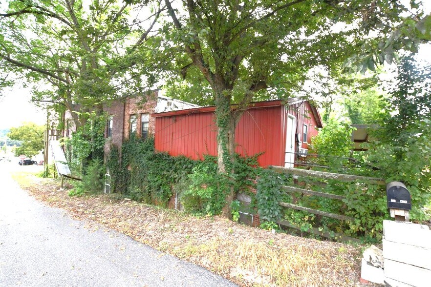 More Photos Of 114 Main St, Watts Apartments For Sale