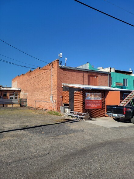 More Photos Of 909 6th St, Clarkston Storefront Retail Office For Lease