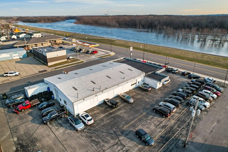 More Photos Of 515 E Wisconsin St, Portage Auto Dealership For Sale