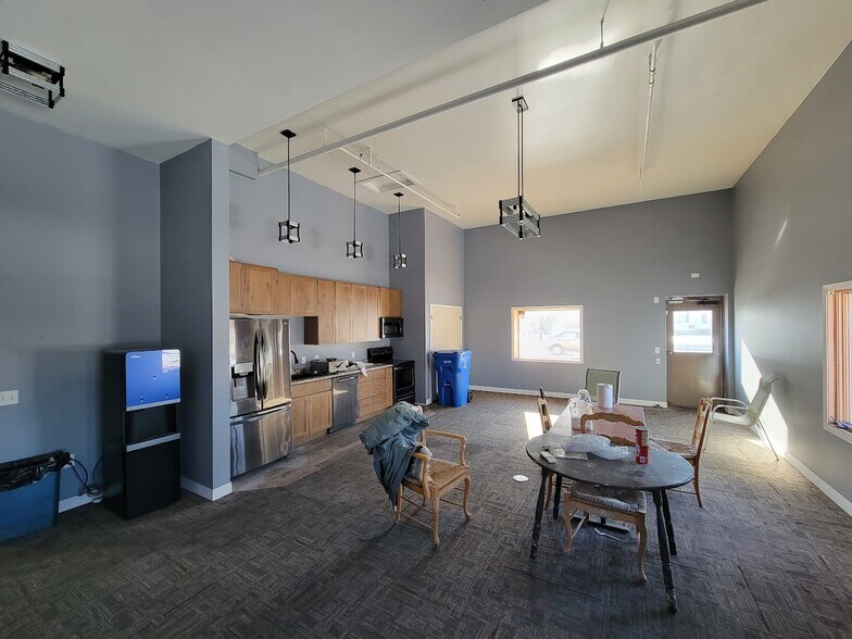 More Photos Of 3658 W 6th St, Goodview Industrial For Lease