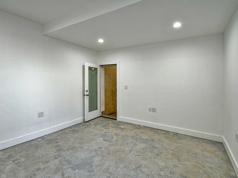 More Photos Of 515 11th St SE, Washington Storefront Retail Office For Sale