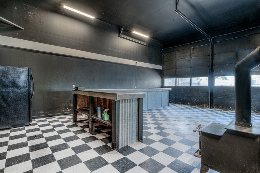 More Photos Of 64661 Bruce Ave, Bend General Retail For Sale