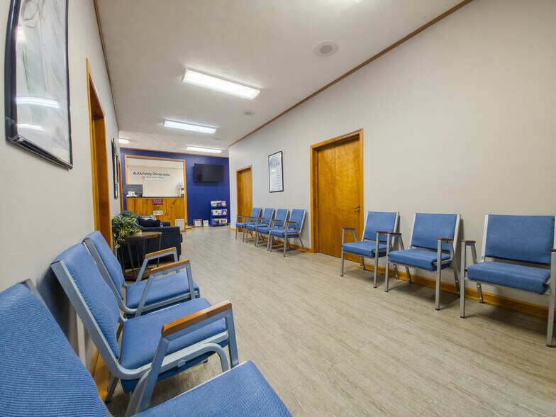 More Photos Of 2103 W 9th St, Mount Carmel Office For Sale