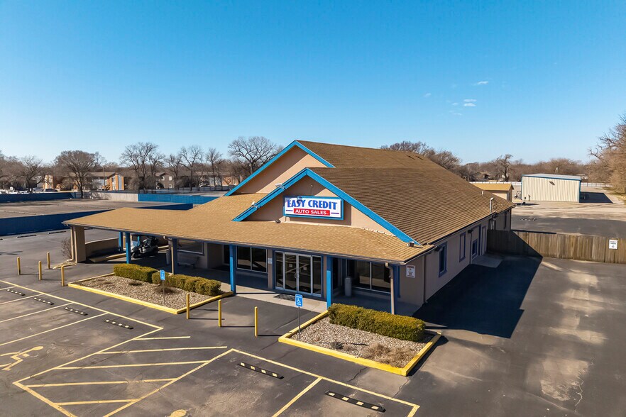 More Photos Of 3101 S Broadway St, Wichita Freestanding For Sale