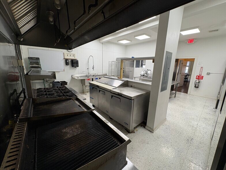 More Photos Of 813 W 39th St, Norfolk Restaurant For Sale