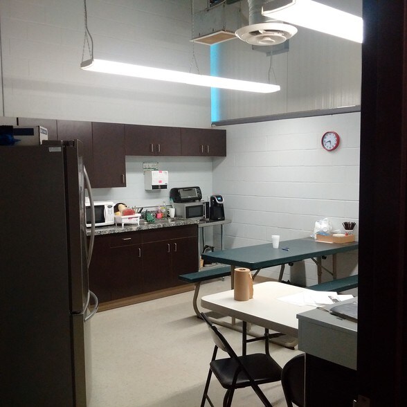 More Photos Of 50 Bittern St, Hamilton Warehouse For Lease