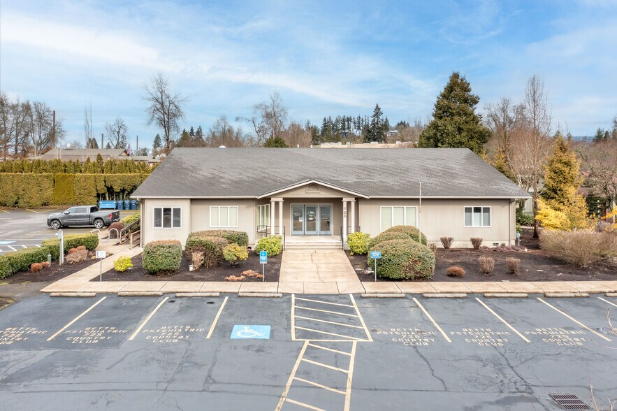 More Photos Of 725 Country Club Rd, Eugene Office For Sale