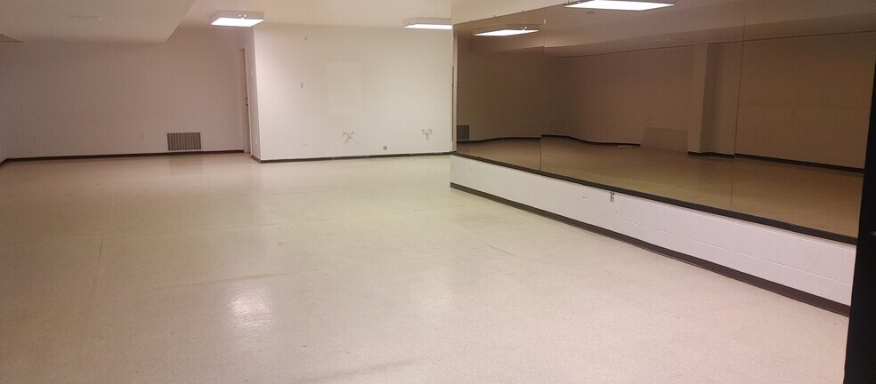 More Photos Of 10211 100th Ave, Fort Saskatchewan Health Club For Lease