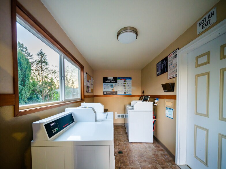 More Photos Of 340 S Locust St, Canby Apartments For Sale