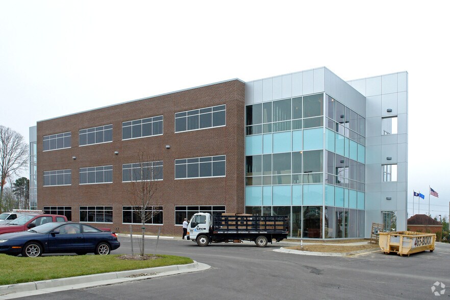 More Photos Of 8030 Harbour View Blvd, Suffolk Office For Lease