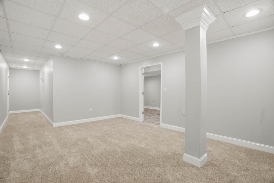 More Photos Of 1662 Village Green, Crofton Office For Lease