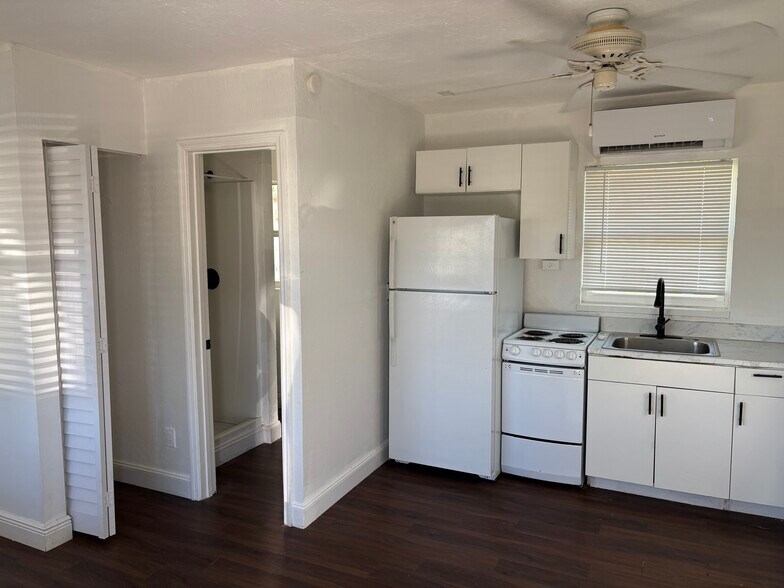 More Photos Of 1821 13th St W, Bradenton Apartments For Sale