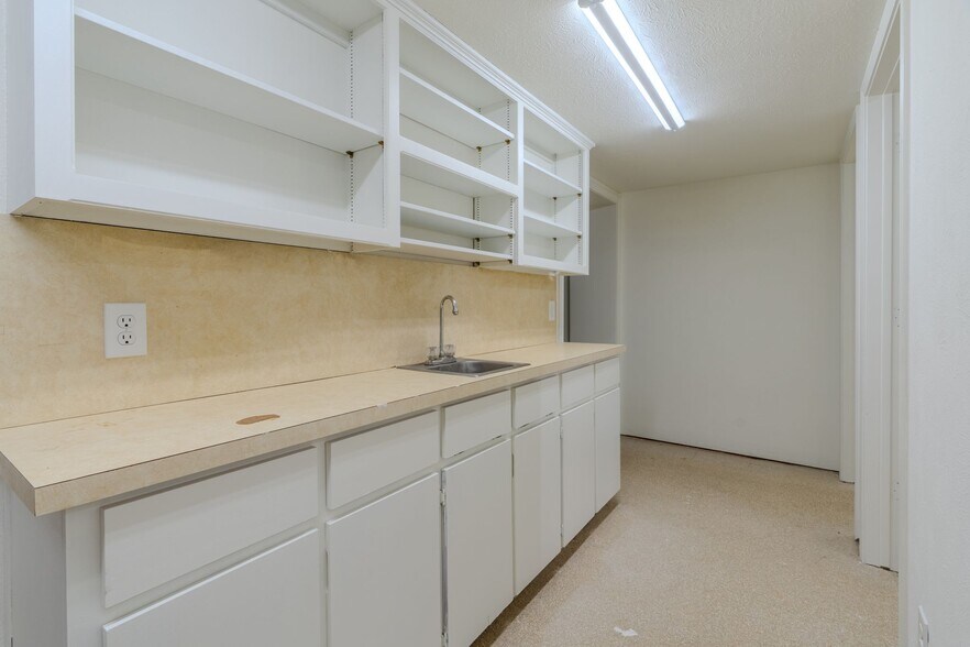 More Photos Of 4527 Stonewall St, Greenville Medical For Sale