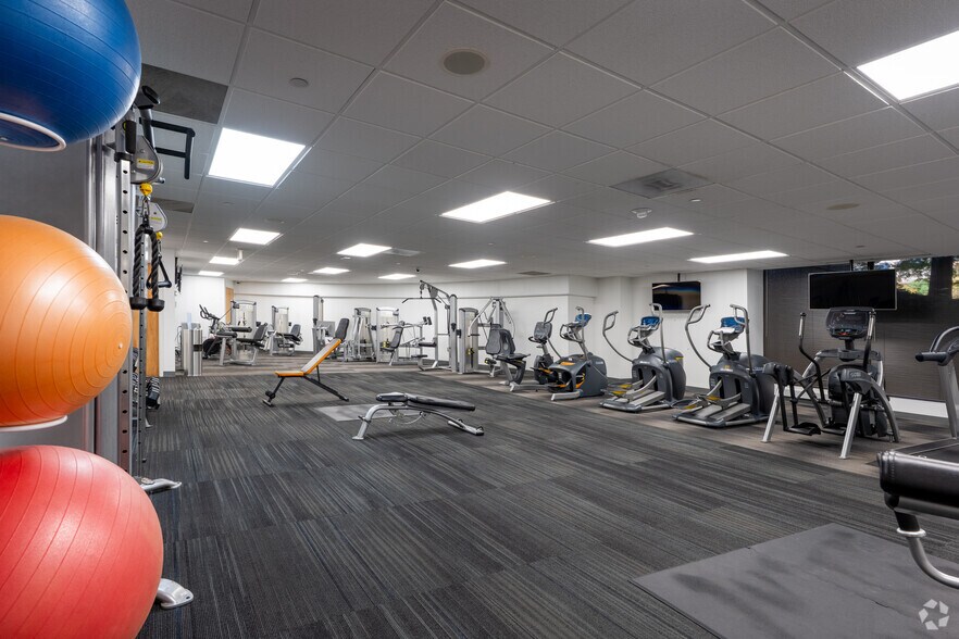 More Photos Of 10451 Mill Run Cir, Owings Mills Office For Sale