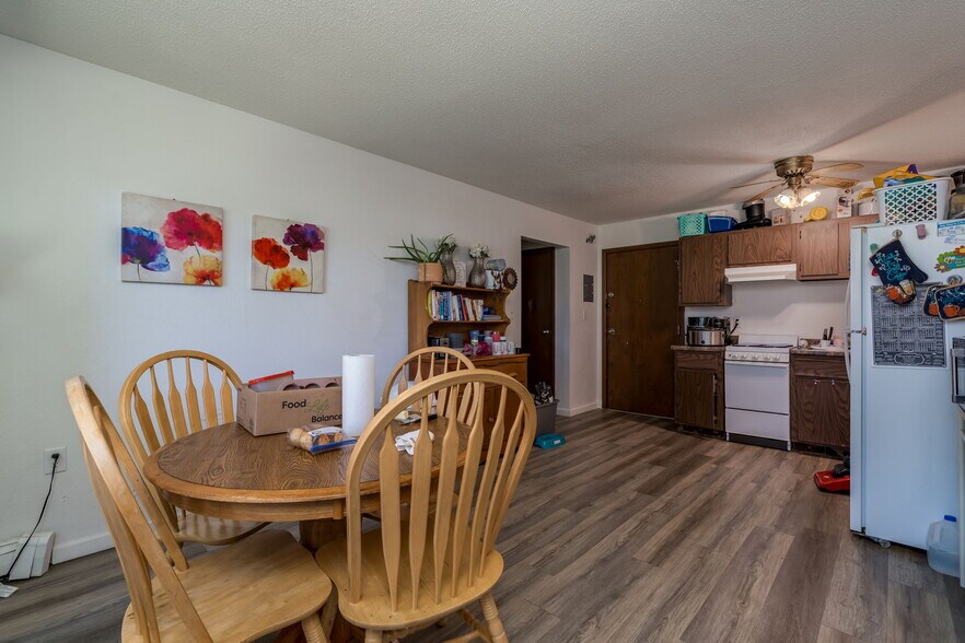 More Photos Of 3200 S Maple Ave, Slayton Apartments For Sale