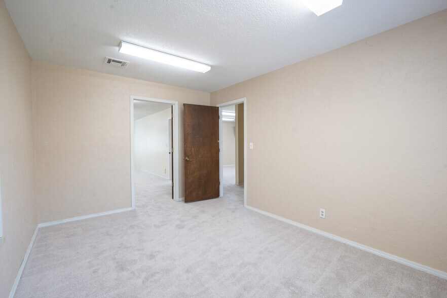 More Photos Of 4401 N Meridian Ave, Oklahoma City Office For Sale