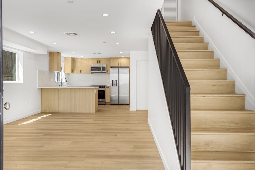 More Photos Of 10828 Hesby St, North Hollywood Apartments For Sale