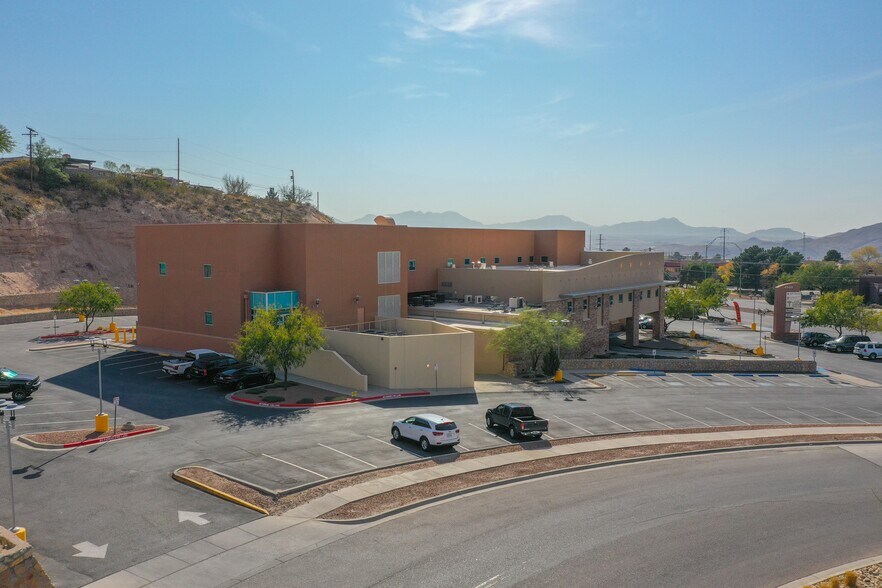 More Photos Of 4532 N Mesa St, El Paso Medical For Lease