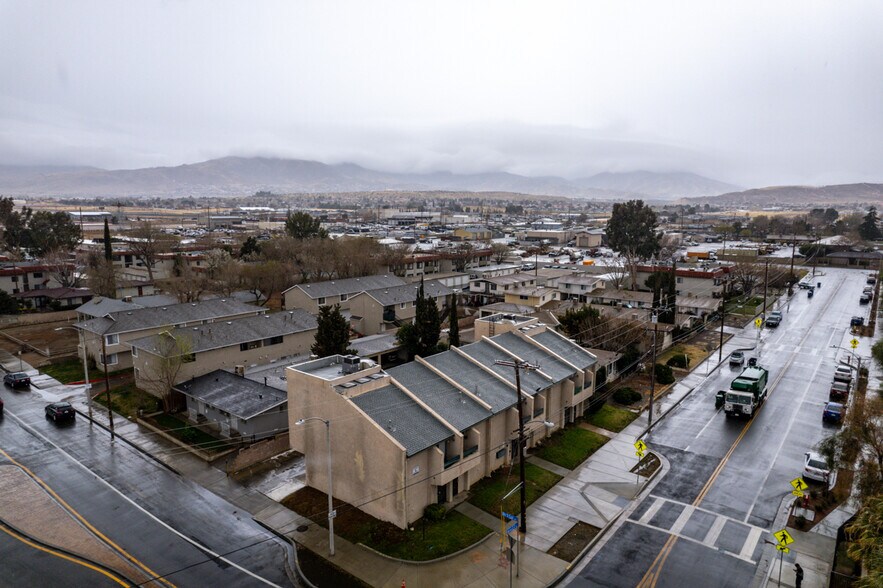 More Photos Of 958 E Avenue Q12, Palmdale Apartments For Sale