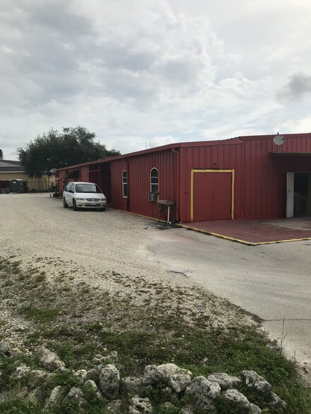 More Photos Of 270-272 Beth Stacey Blvd, Lehigh Acres Warehouse For Sale