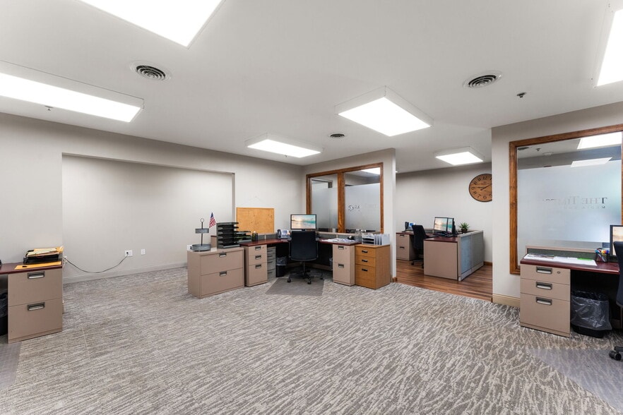 More Photos Of 1111 Glendale Blvd, Valparaiso Freestanding For Lease