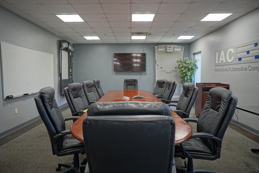 More Photos Of 850 Industrial Rd, Madisonville Manufacturing For Lease