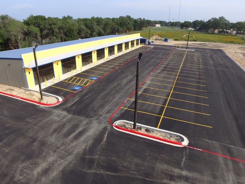 More Photos Of 3712 New Mathis Rd, Elmendorf Freestanding For Lease
