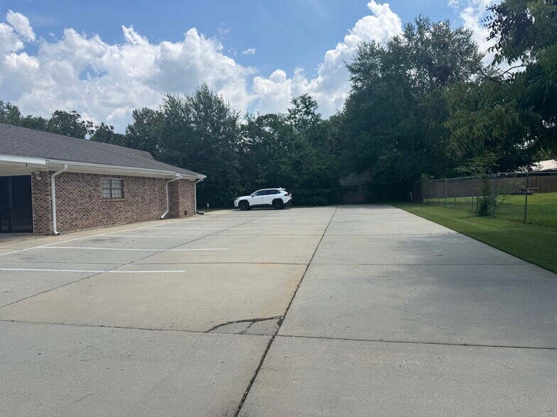 More Photos Of 129 Donna St, Gulfport Office For Sale