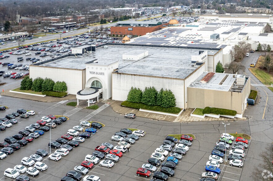 More Photos Of 7900 Shelbyville Rd, Louisville Unknown For Lease
