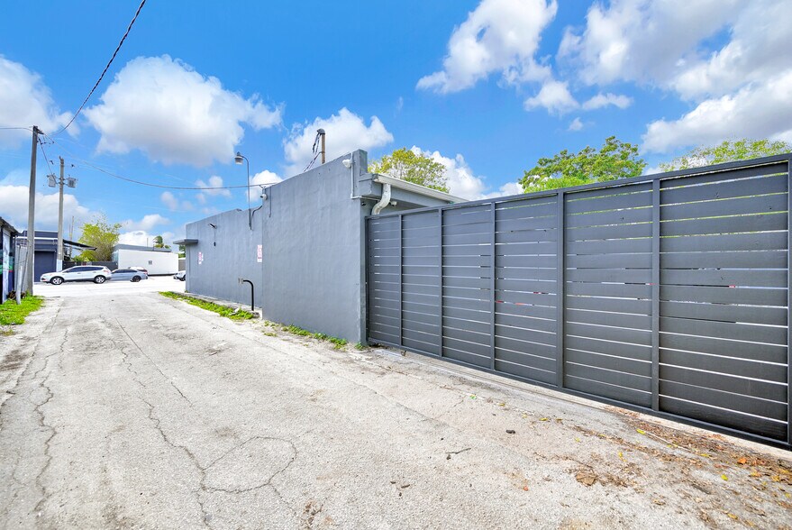 More Photos Of 719-721 NW 29th St, Miami Storefront For Sale