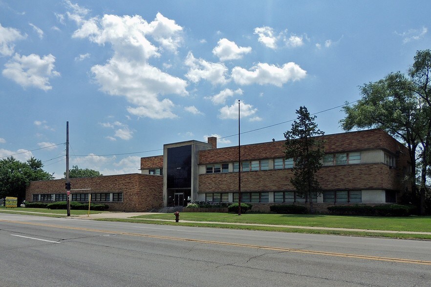 More Photos Of 10421 W Seven Mile Rd, Detroit Office For Sale