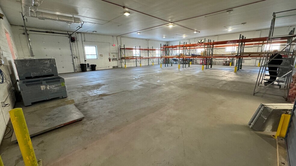 More Photos Of 236 Blackford Ave, Middlesex Warehouse For Lease