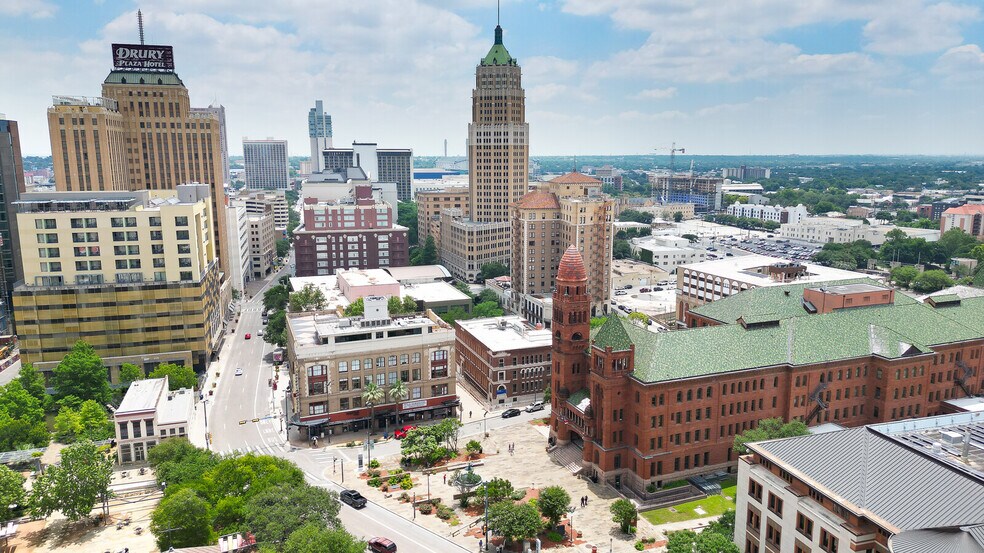 More Photos Of 126 E Main Plz, San Antonio Apartments For Sale