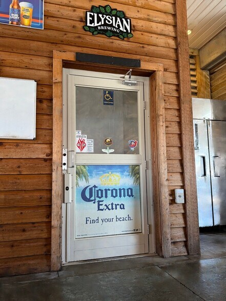 More Photos Of 36 W Pine Ave, Eastpoint Restaurant For Sale