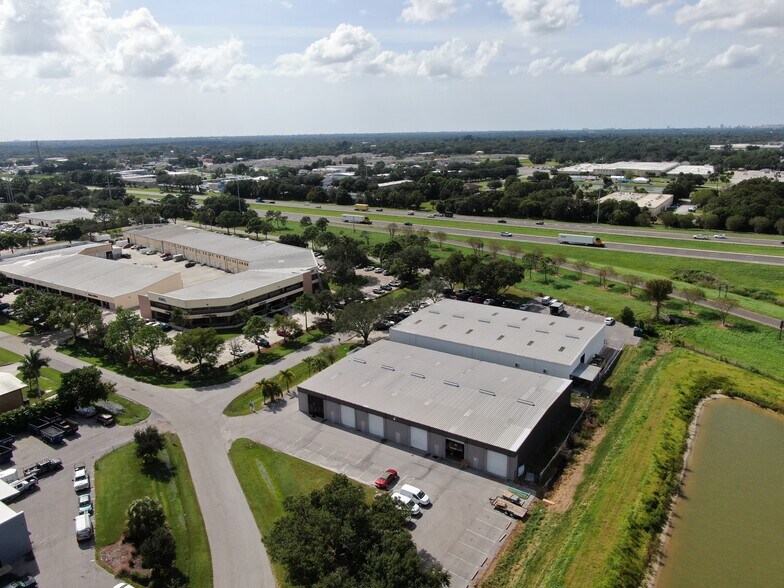 More Photos Of 237 Interstate Blvd, Sarasota Warehouse For Lease