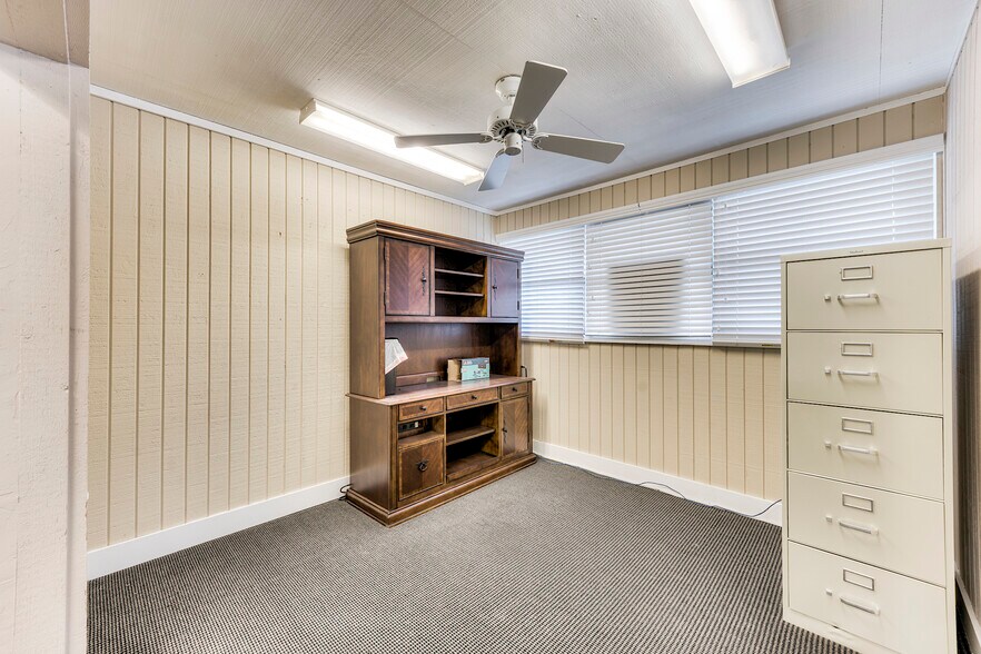 More Photos Of 1149 Periwinkle Way, Sanibel Office For Sale