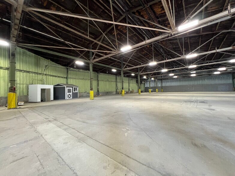 More Photos Of 2100 Manchester Tfwy, Kansas City Manufacturing For Lease