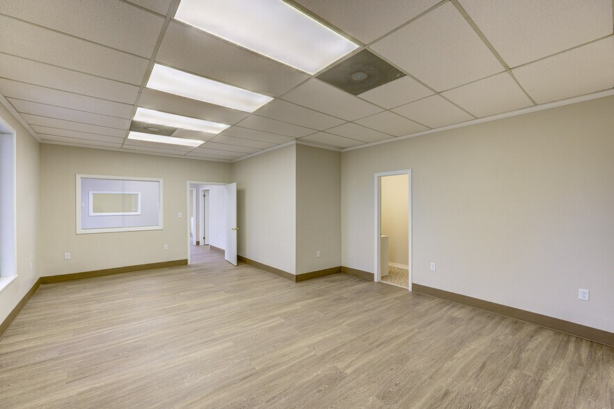 More Photos Of 6889 Paxton Rd, Vicksburg Office For Sale
