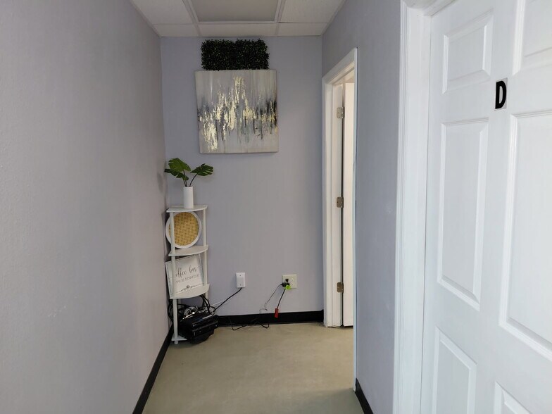 More Photos Of 9025 Cullen Blvd, Houston Unknown For Lease