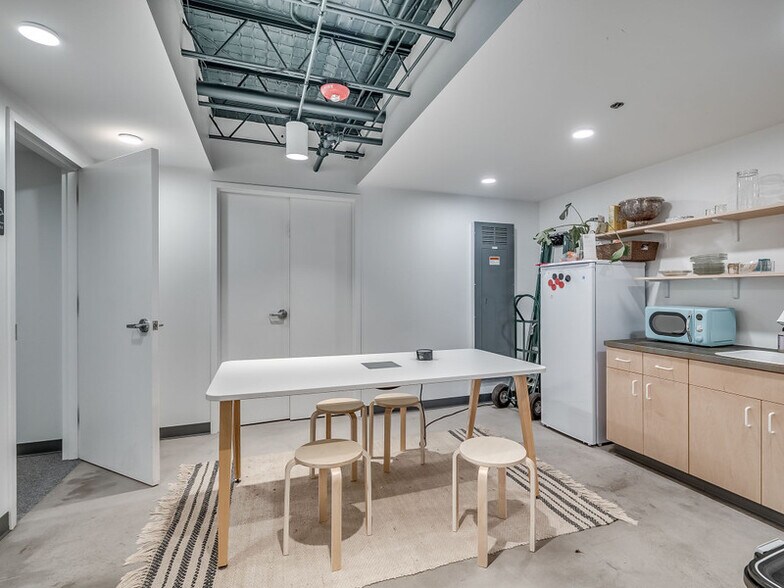 More Photos Of 916 NW 6th St, Oklahoma City Storefront Retail Office For Sale