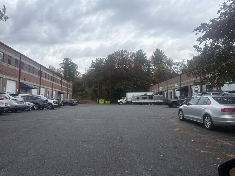 More Photos Of 1147 River Rd, Charlottesville Industrial For Lease