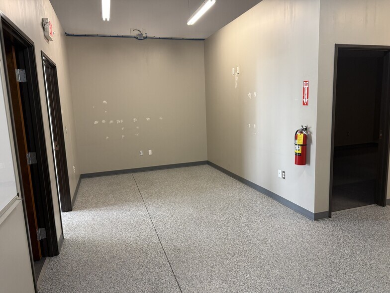 More Photos Of 17521 Matany Rd, Justin Light Manufacturing For Lease