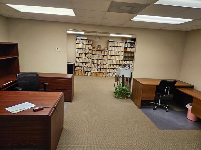 More Photos Of 2604 N Kaufman St, Ennis Flex For Sale