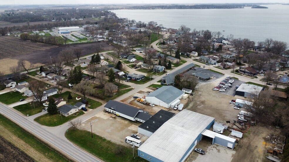 More Photos Of 1315 S 8th St, Clear Lake Industrial For Sale