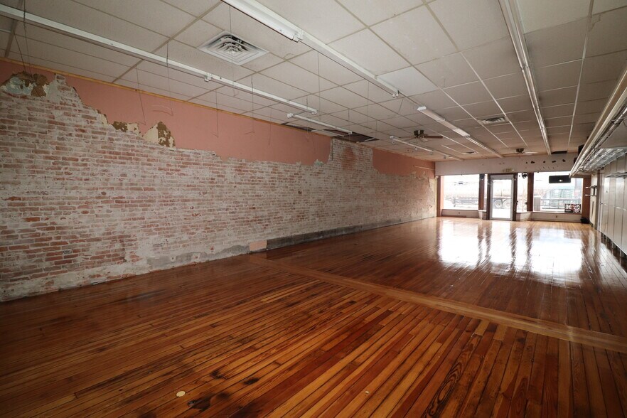 More Photos Of 1651 Washington St, Blair Storefront For Sale