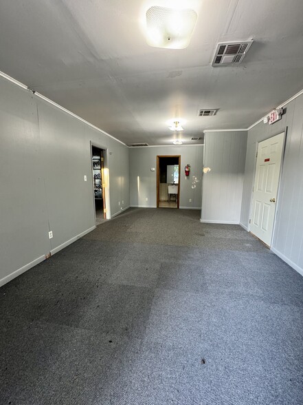 More Photos Of 1413 N Muskogee Pl, Claremore Office For Sale