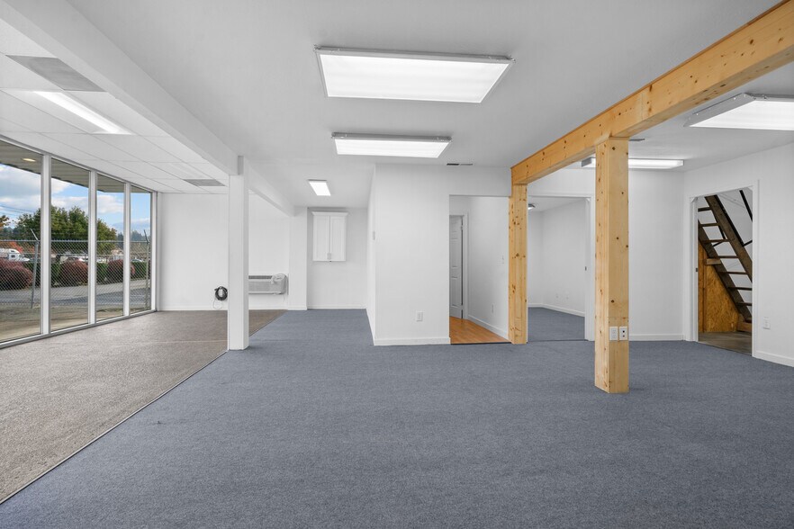 More Photos Of 999 N 1st St, Silverton Freestanding For Lease