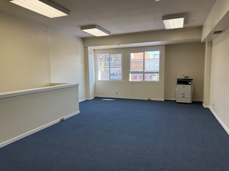 More Photos Of 390 8th St, Oakland Storefront Retail Office For Sale